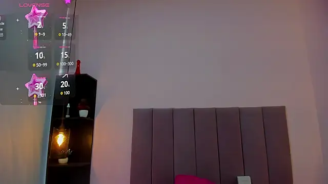 Snapshot of HoollyHendrix chatting on 10/28/25, 08:22 HoollyHendrix online show from 10/28/25, 08:22