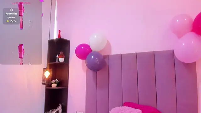 Snapshot of HoollyHendrix chatting on 11/05/25, 08:09 HoollyHendrix online show from 11/05/25, 08:09