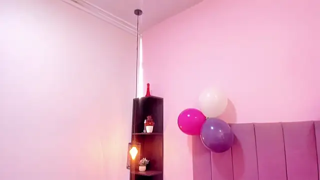 Snapshot of HoollyHendrix chatting on 11/08/25, 07:56 HoollyHendrix online show from 11/08/25, 07:56