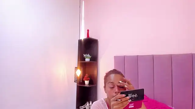 Snapshot of HoollyHendrix chatting on 11/10/25, 08:08 HoollyHendrix online show from 11/10/25, 08:08