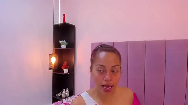 Snapshot of HoollyHendrix chatting on 11/12/25, 08:30 HoollyHendrix online show from 11/12/25, 08:30