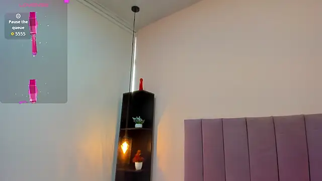 Snapshot of HoollyHendrix chatting on 11/20/25, 08:08 HoollyHendrix online show from 11/20/25, 08:08