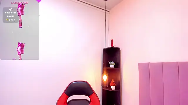 Snapshot of HoollyHendrix chatting on 11/21/25, 08:29 HoollyHendrix online show from 11/21/25, 08:29