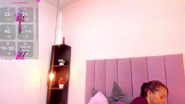 Snapshot of HoollyHendrix chatting on 11/26/25, 08:32 HoollyHendrix online show from 11/26/25, 08:32