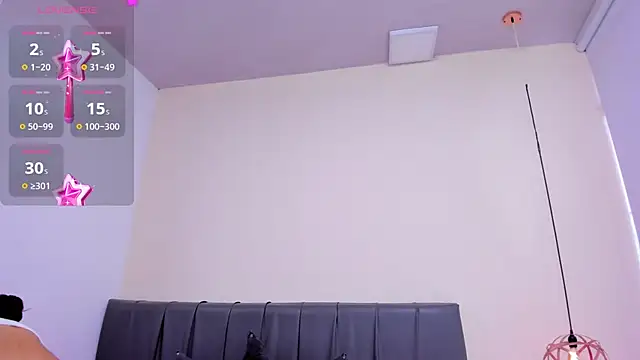 Snapshot of HoollyHendrix chatting on 11/27/25, 08:33 HoollyHendrix online show from 11/27/25, 08:33