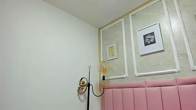 Snapshot of HoollyHendrix chatting on 12/01/25, 08:25 HoollyHendrix online show from 12/01/25, 08:25