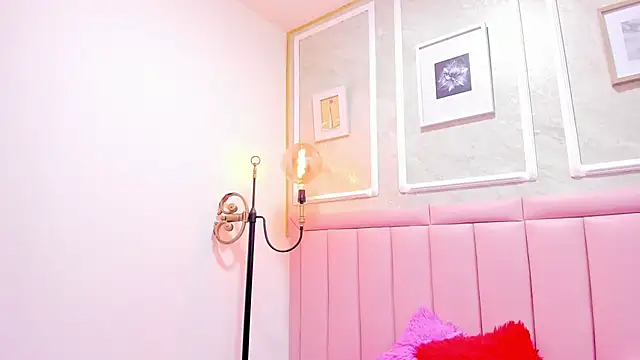 Snapshot of HoollyHendrix chatting on 12/04/25, 08:28 HoollyHendrix online show from 12/04/25, 08:28