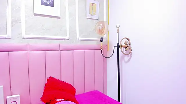 Snapshot of HoollyHendrix chatting on 12/15/25, 08:46 HoollyHendrix online show from 12/15/25, 08:46