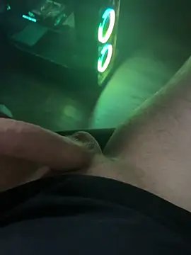 Snapshot of jstntz chatting on 11/30/25, 10:25 jstntz online show from 11/30/25, 10:25