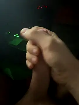 Snapshot of jstntz chatting on 12/03/25, 10:52 jstntz online show from 12/03/25, 10:52