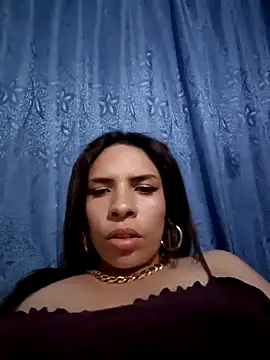 Snapshot of VioletStonee1 chatting on 09/27/25, 02:38 VioletStonee1 online show from 09/27/25, 02:38