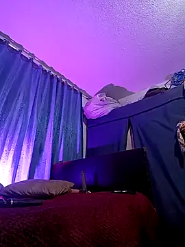 Snapshot of VioletStonee1 chatting on 10/04/25, 09:02 VioletStonee1 online show from 10/04/25, 09:02