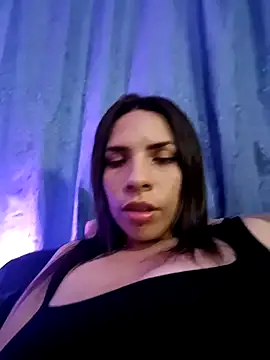 Snapshot of VioletStonee1 chatting on 10/25/25, 01:46 VioletStonee1 online show from 10/25/25, 01:46