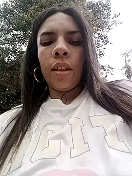 Snapshot of VioletStonee1 chatting on 10/29/25, 08:21 VioletStonee1 online show from 10/29/25, 08:21