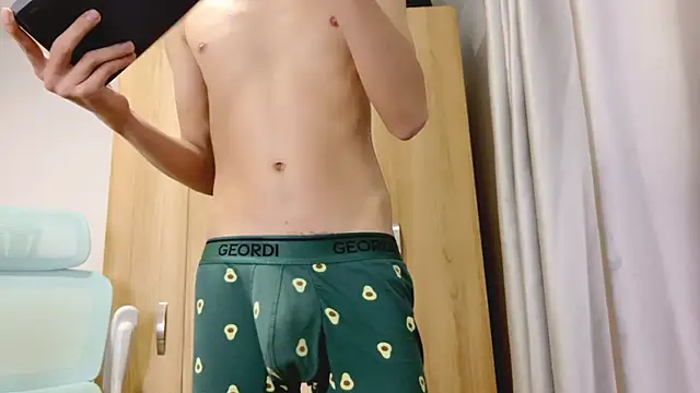 Snapshot of Allangil_ chatting on 05/22/26, 02:40 Allangil online show from 05/22/26, 02:40