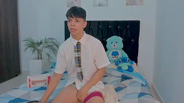 Snapshot of Zacktorres_ chatting on 10/14/25, 10:54 Zacktorres online show from 10/14/25, 10:54