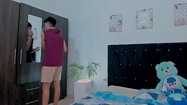 Snapshot of Zacktorres_ chatting on 10/17/25, 12:01 Zacktorres online show from 10/17/25, 12:01