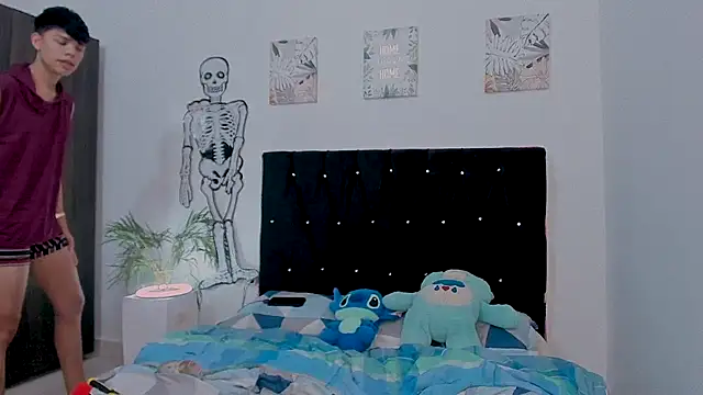 Snapshot of Zacktorres_ chatting on 10/17/25, 10:01 Zacktorres online show from 10/17/25, 10:01