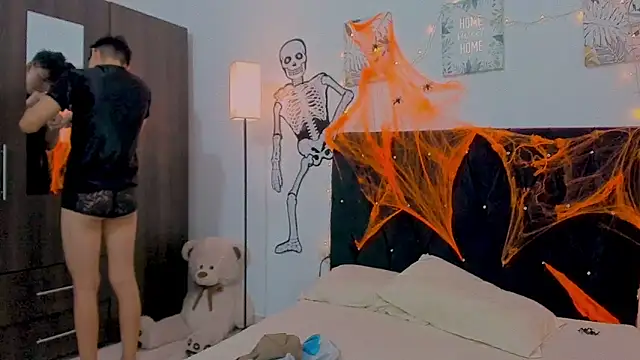 Snapshot of Zacktorres_ chatting on 10/20/25, 10:43 Zacktorres online show from 10/20/25, 10:43