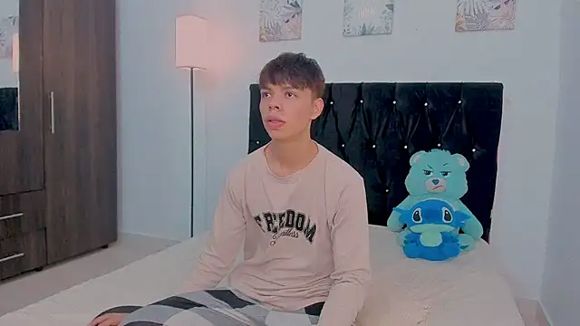 Snapshot of Zacktorres_ chatting on 10/30/25, 07:47 Zacktorres online show from 10/30/25, 07:47