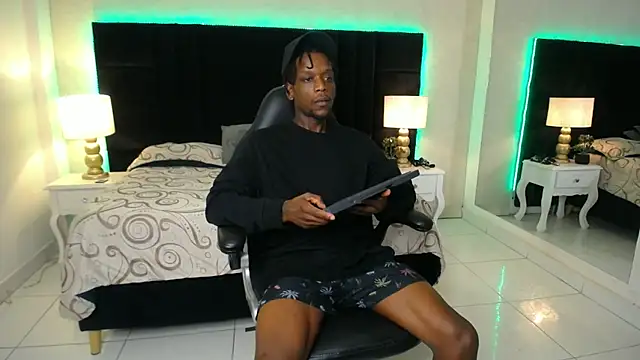 SkylerBigxxx online show from 06/13/26, 04:21