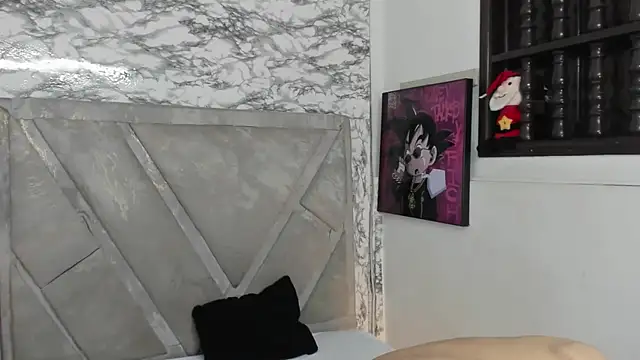 Snapshot of Logan_Jhonson chatting on 10/14/25, 03:18 Logan Jhonson online show from 10/14/25, 03:18