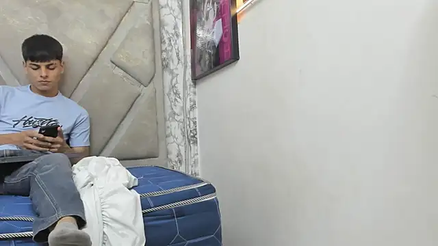 Snapshot of Logan_Jhonson chatting on 10/19/25, 03:07 Logan Jhonson online show from 10/19/25, 03:07