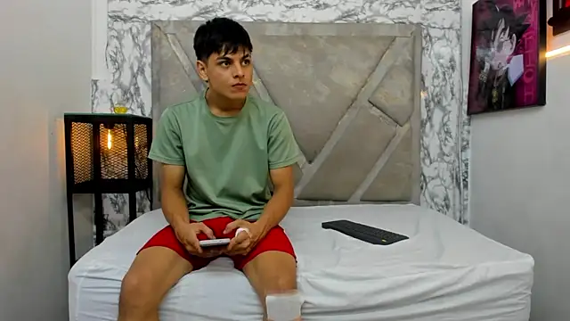 Snapshot of Logan_Jhonson chatting on 11/01/25, 04:03 Logan Jhonson online show from 11/01/25, 04:03