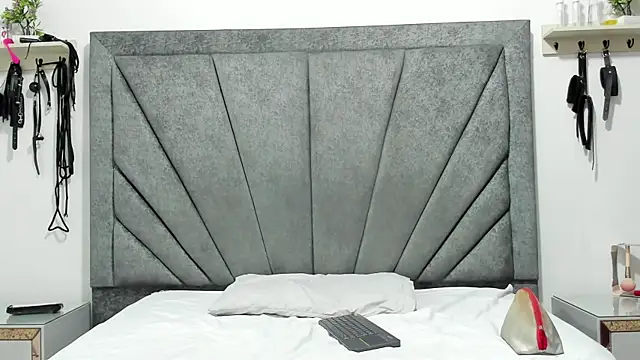 Snapshot of DaphnerANDrogerrr chatting on 10/03/25, 12:57 DaphnerANDrogerrr online show from 10/03/25, 12:57