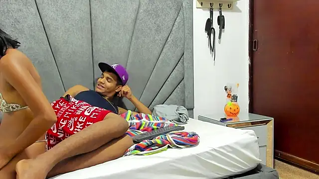 Snapshot of DaphnerANDrogerrr chatting on 10/06/25, 12:24 DaphnerANDrogerrr online show from 10/06/25, 12:24