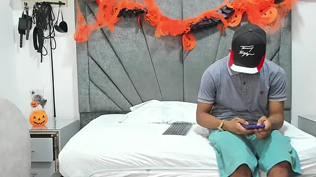 Snapshot of DaphnerANDrogerrr chatting on 10/27/25, 07:18 DaphnerANDrogerrr online show from 10/27/25, 07:18