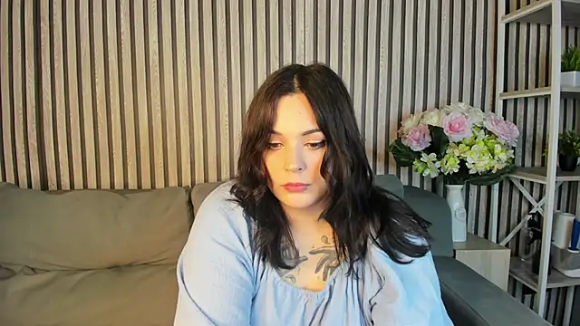 Snapshot of Mia_R0ss chatting on 09/21/25, 12:01 Mia R0ss online show from 09/21/25, 12:01