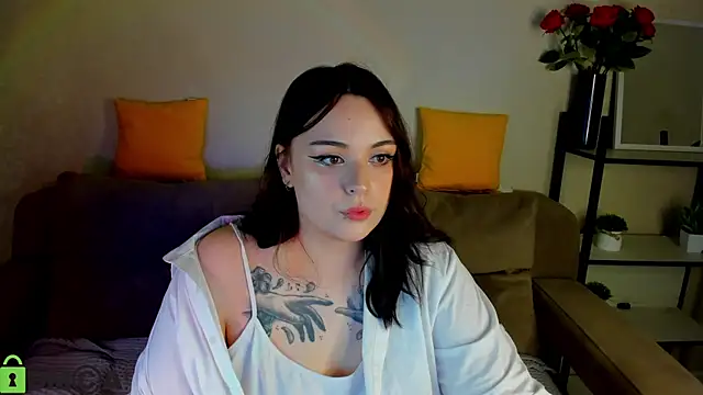 Snapshot of Mia_R0ss chatting on 09/24/25, 12:03 Mia R0ss online show from 09/24/25, 12:03