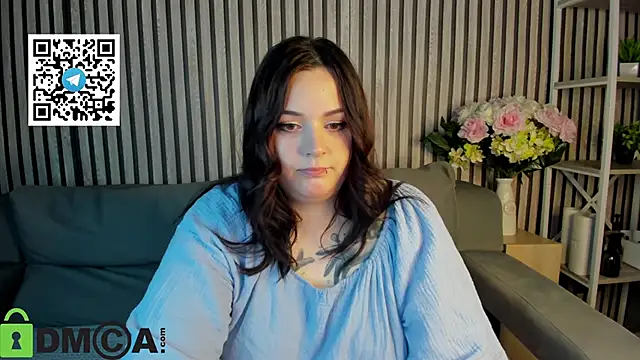 Snapshot of Mia_R0ss chatting on 10/19/25, 01:06 Mia R0ss online show from 10/19/25, 01:06