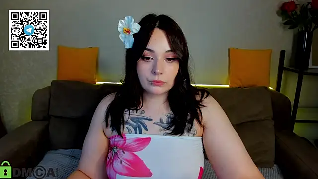 Snapshot of Mia_R0ss chatting on 10/21/25, 01:06 Mia R0ss online show from 10/21/25, 01:06