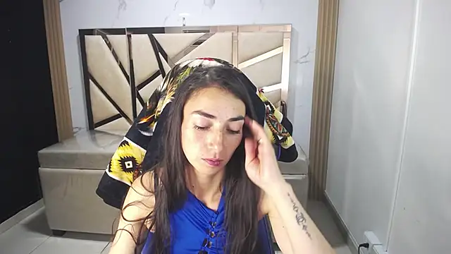 Snapshot of Maily_a_ chatting on 10/24/25, 03:58 Maily a online show from 10/24/25, 03:58