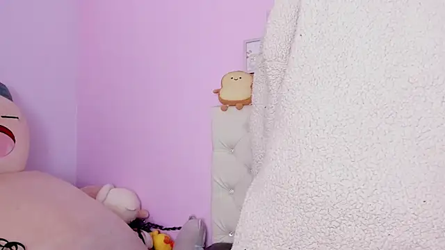 Snapshot of Yuni_kim chatting on 11/11/25, 03:23 Yuni kim online show from 11/11/25, 03:23