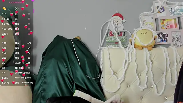 Snapshot of Yuni_kim chatting on 12/17/25, 02:56 Yuni kim online show from 12/17/25, 02:56