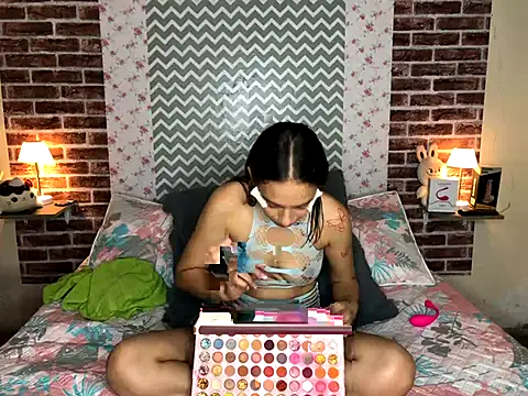 Snapshot of KaMila_M00N chatting on 09/22/25, 01:46 KaMila M00N online show from 09/22/25, 01:46