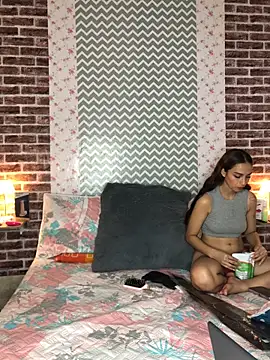 Snapshot of KaMila_M00N chatting on 09/26/25, 04:22 KaMila M00N online show from 09/26/25, 04:22