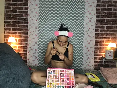 Snapshot of KaMila_M00N chatting on 10/10/25, 04:28 KaMila M00N online show from 10/10/25, 04:28