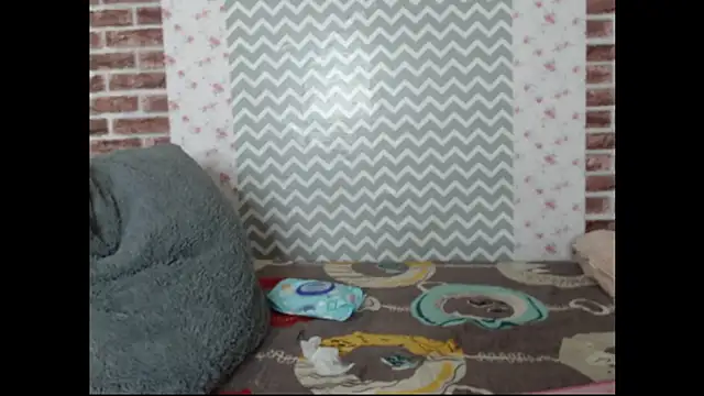 Snapshot of KaMila_M00N chatting on 10/18/25, 04:19 KaMila M00N online show from 10/18/25, 04:19