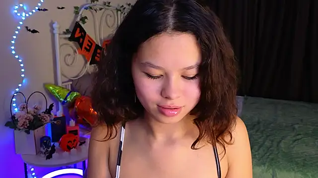 Snapshot of moco_choco chatting on 10/29/25, 08:27 moco choco online show from 10/29/25, 08:27