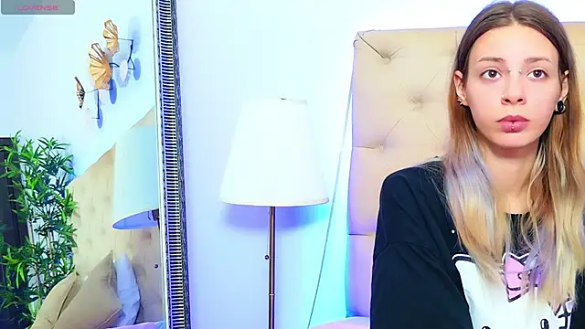 CoraVex online show from 09/18/25, 04:36