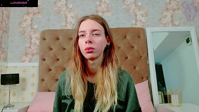 CoraVex online show from 10/30/25, 03:41