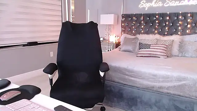 theofficialsophiasanchez online show from 05/17/26, 04:32