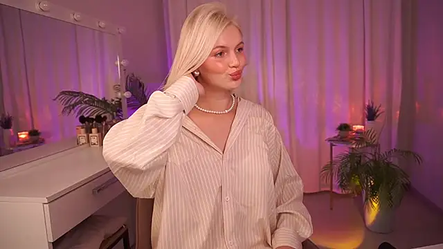 Snapshot of Amelia_Wells chatting on 09/24/25, 05:44 Amelia Wells online show from 09/24/25, 05:44