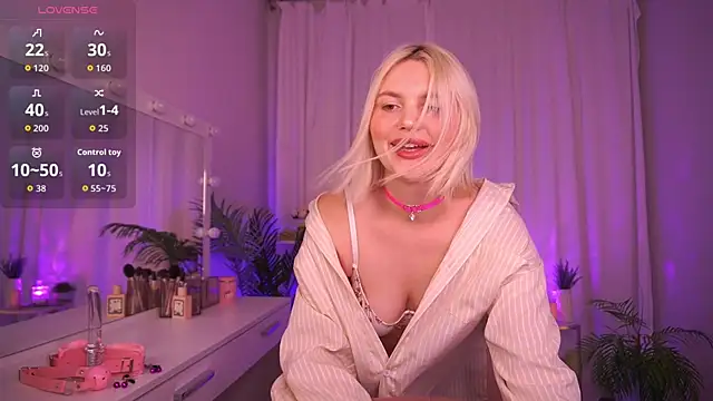 Snapshot of Amelia_Wells chatting on 10/10/25, 05:28 Amelia Wells online show from 10/10/25, 05:28