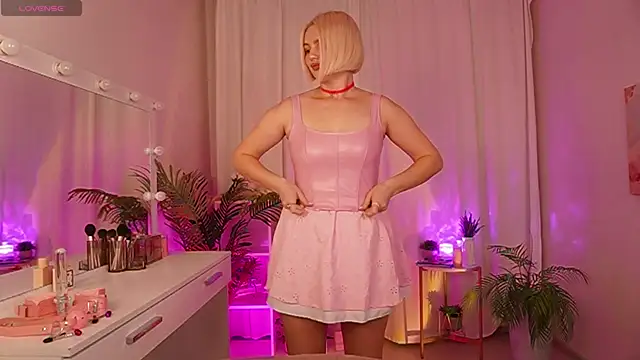 Snapshot of Amelia_Wells chatting on 10/13/25, 05:18 Amelia Wells online show from 10/13/25, 05:18