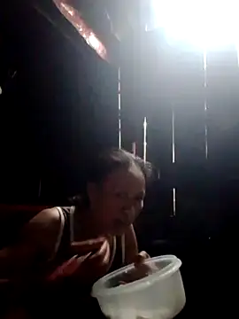 Snapshot of donna-bae chatting on 09/29/25, 12:27 donna-bae online show from 09/29/25, 12:27